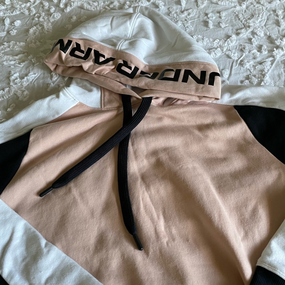 Under Armour Woman’s hoodie